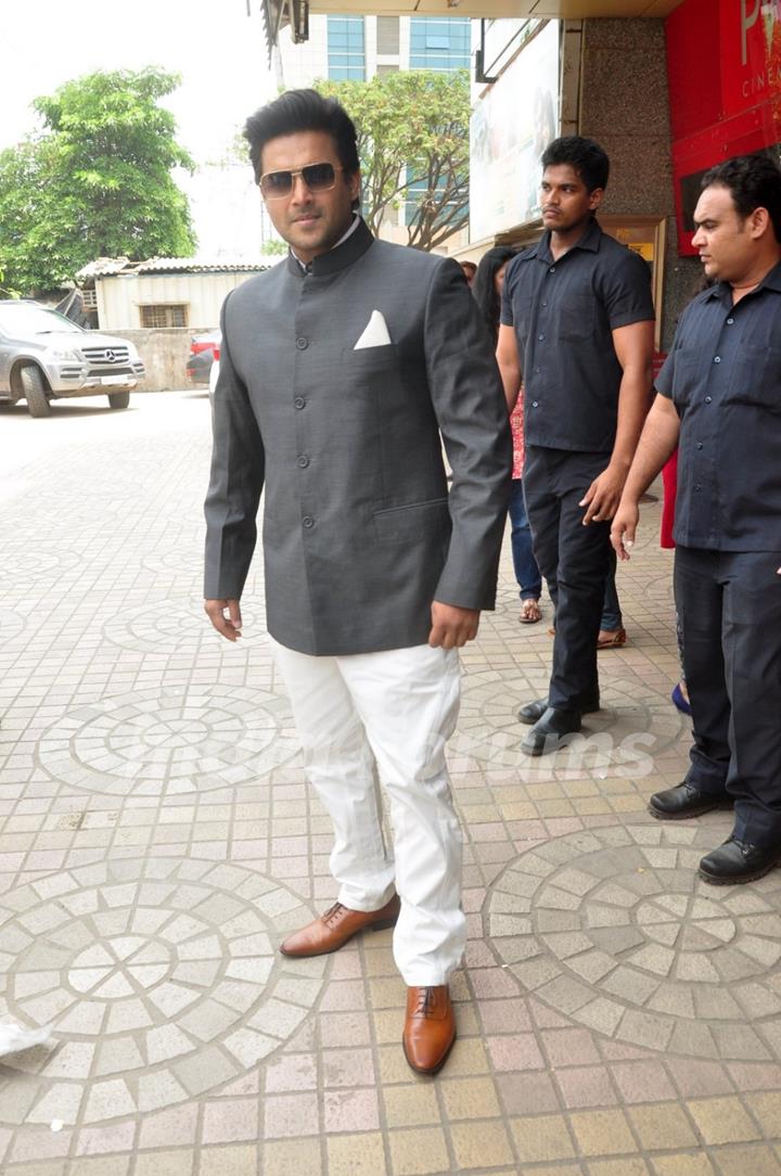 R. Madhavan at Tanu Weds Manu Trailer Launch