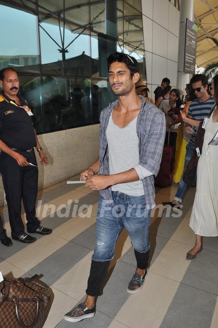 Prateik Babbar winks while Returning From Planet Hollywood