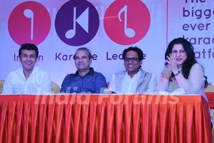 Sonu Niigam and Suresh Wadkar at IKL launch