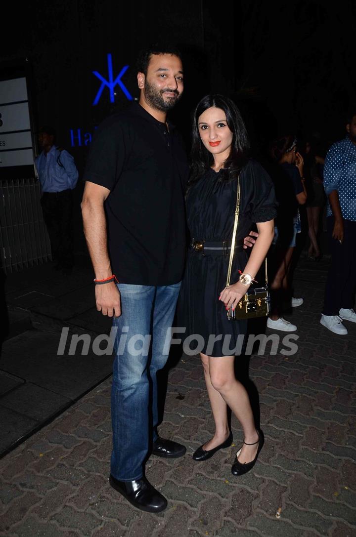 Anu and Sunny Dewan pose for the media at Bandra