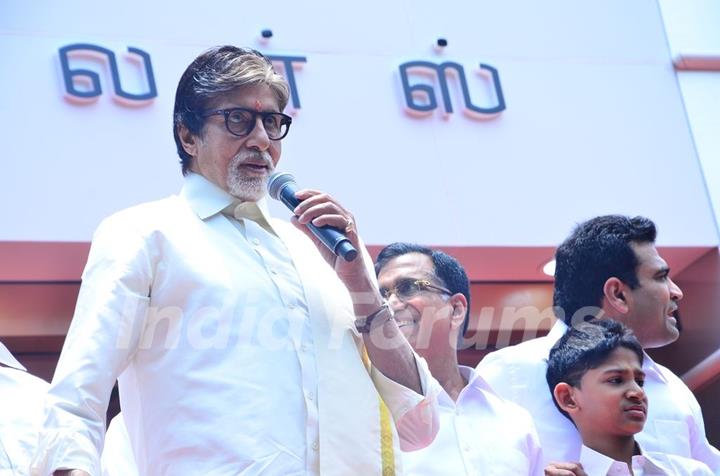 Amitabh Bachchan interacts with the audience at the Launch of Kalyan Jewellers Showroom in Chennai
