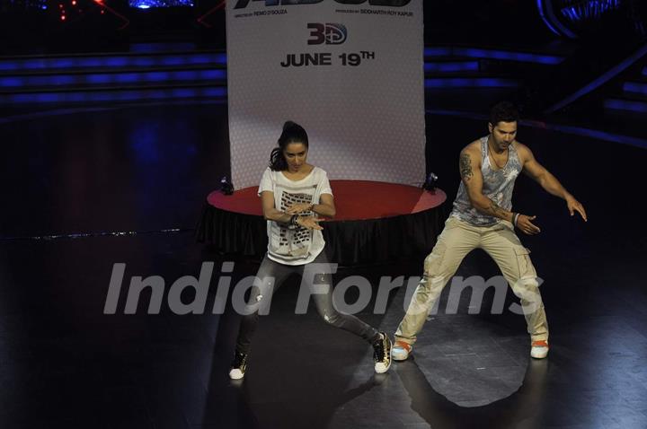 Varun Dhawan and Shraddha Kapoor Show some of  ABCD2 on DID Supermons Season 2