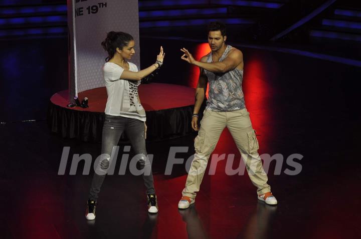 Varun Dhawan and Shraddha Kapoor Promoting  ABCD2 on DID Supermons Season 2