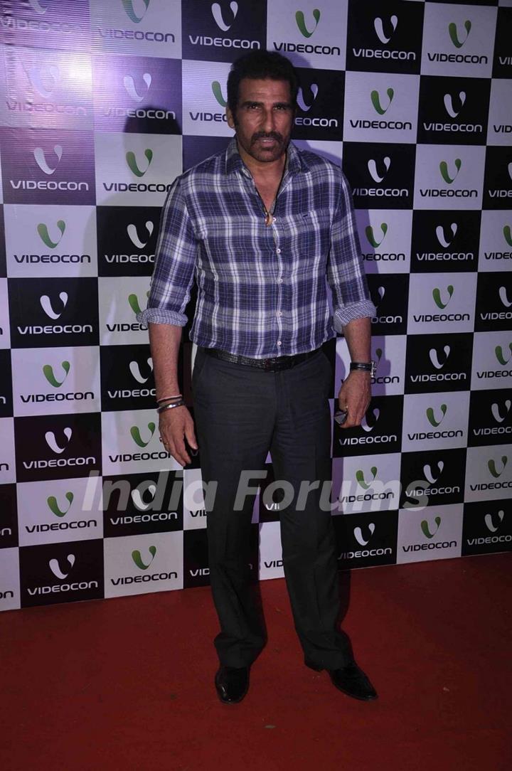 Mukesh Rishi poses for the media at Videocon Bash