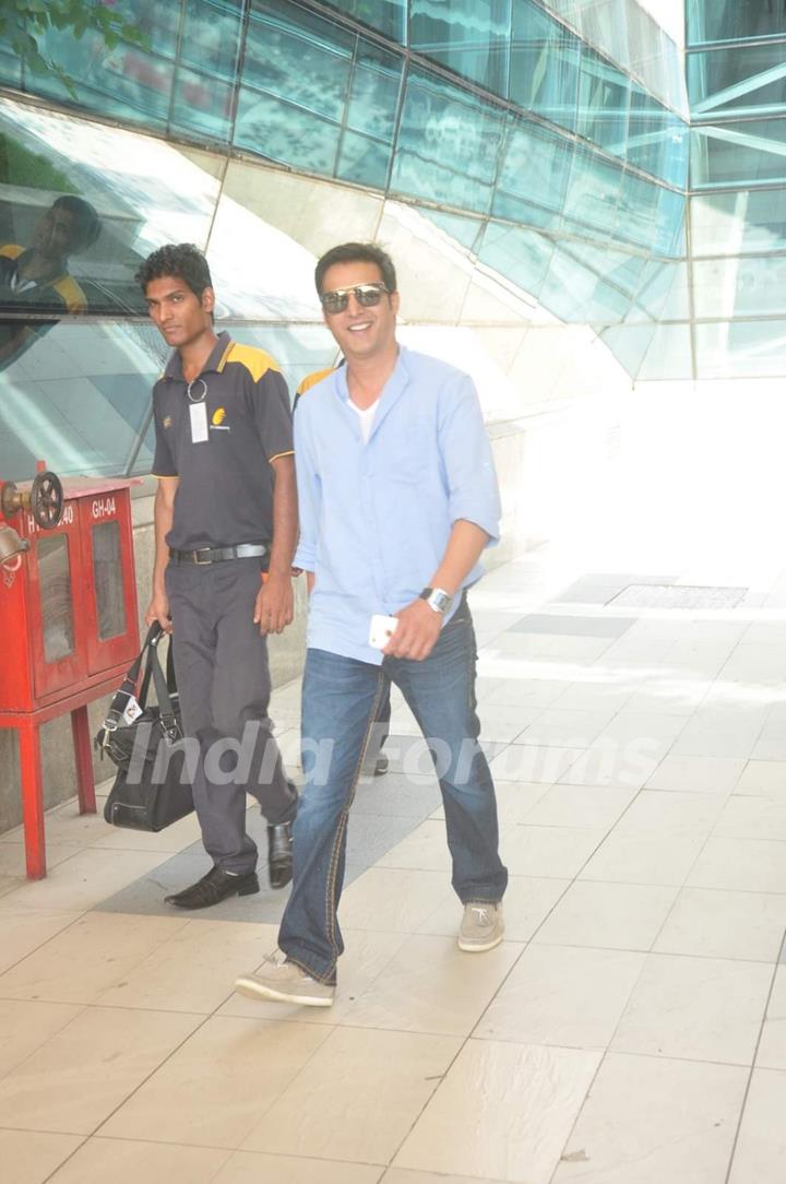 Jimmy Shergill Snapped at Airport