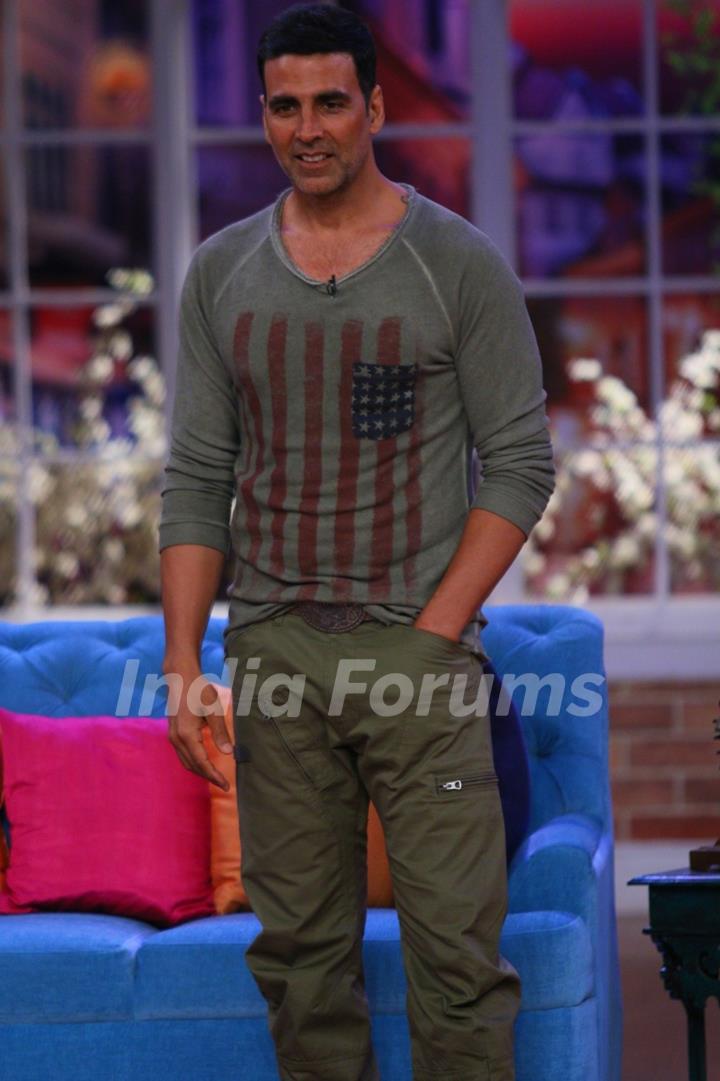 Akshay Kumar at the Promotions of Gabbar Is Back on Comedy Nights with Kapil