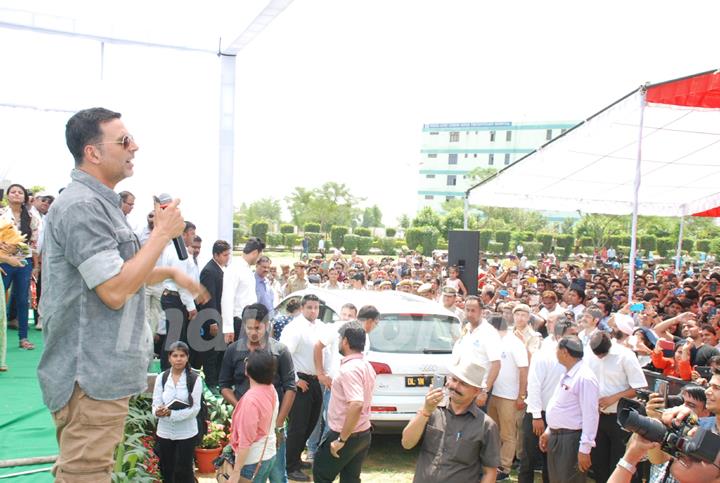 Akshay Kumar greets his fans at the Promotions of Gabbar Is Back in Delhi