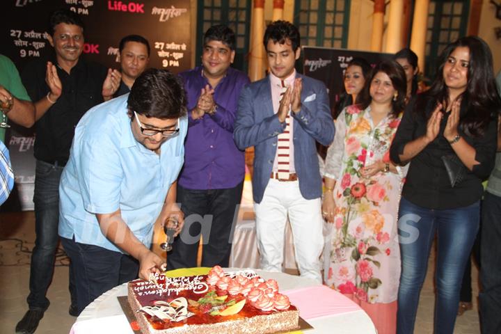 The Entire Cast Cut the Cake at Launch of New Show Piya Rangrezz by Life Ok