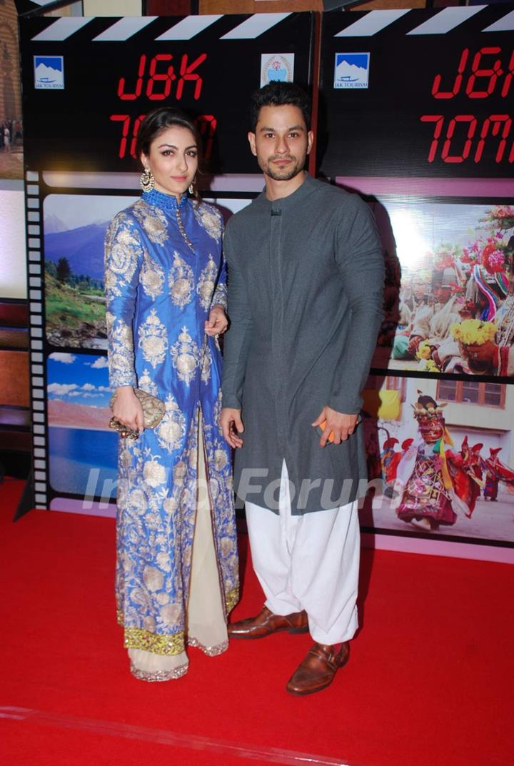 Cute Couple Soha and Kunal at J & K Bash