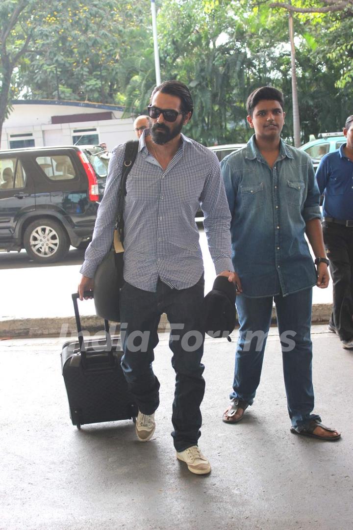 Arjun Rampal Snapped with a Bearded Hunk Look at Airport