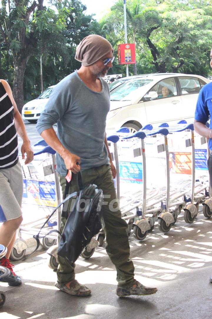 Bollywood's Karate Kid Akshay Kumar Snapped at Airport