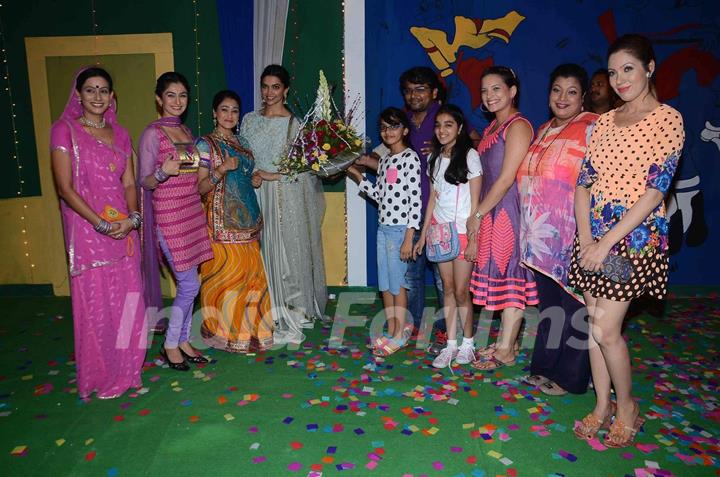 Promotions of Piku at Taarak Mehta Ka Ooltah Chashmah