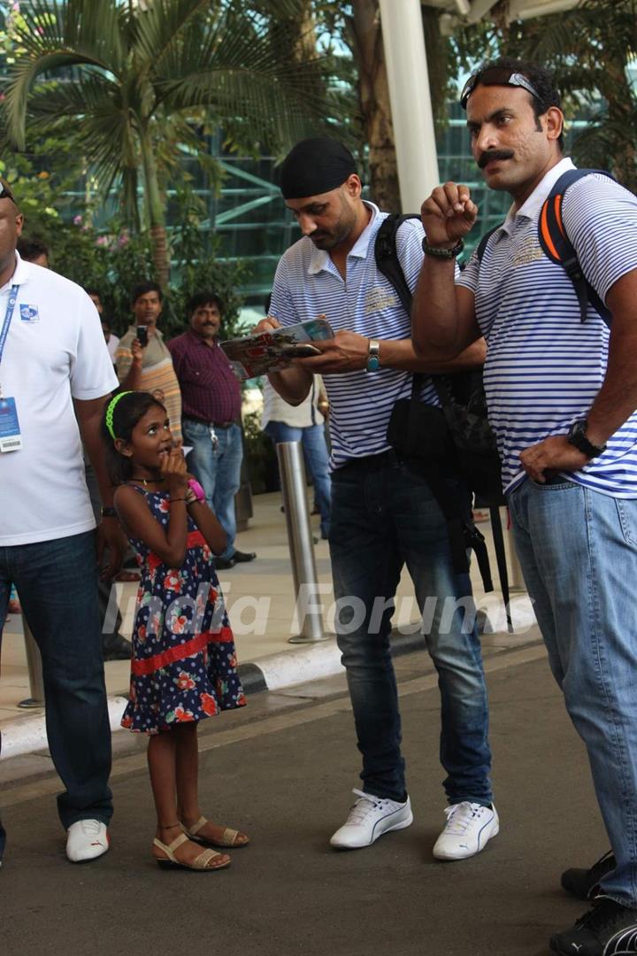 Harbhajan Singh Autographs for a Kid at Airport