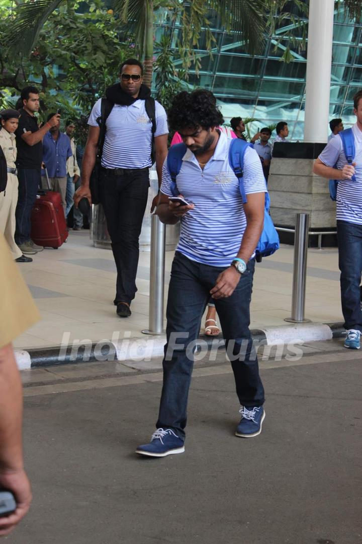 Lasith Malinga Snapped at Airport