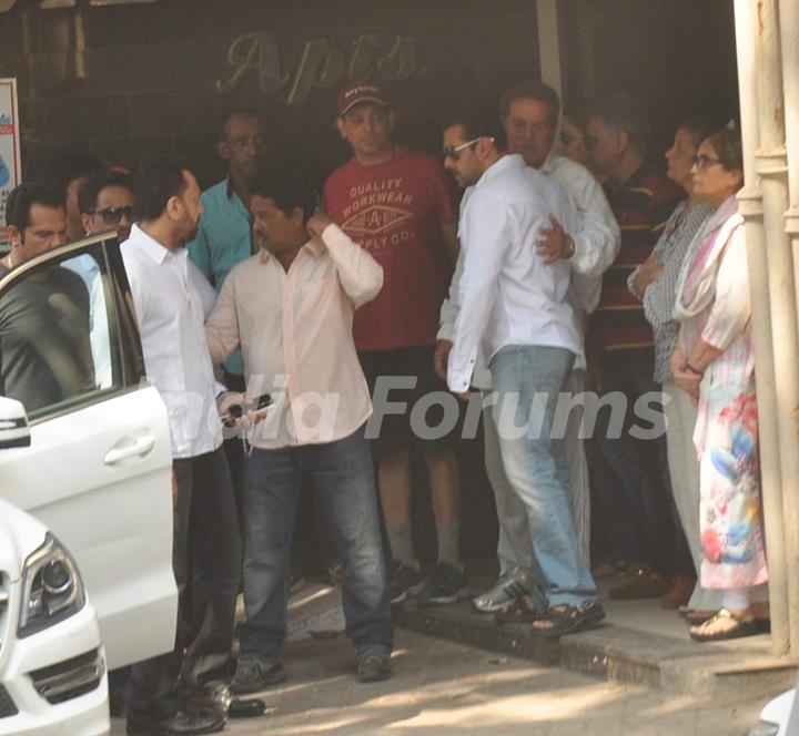 Salman Hugs His Father while Leaving for Courts Verdict