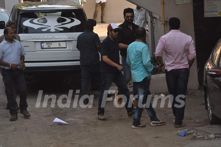 Mika Singh Visits Salman at his Home