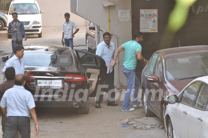 Suniel Shetty Visits Salman at his Home
