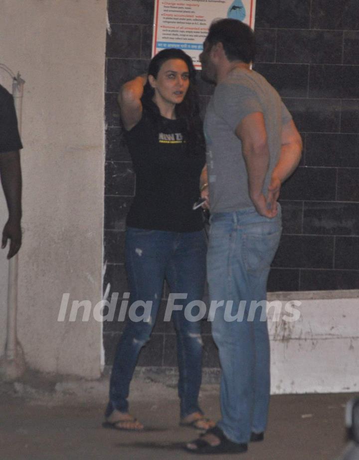 Preity Zinta Visits Salman Khan at his Residence