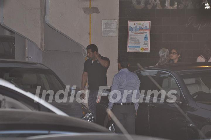 Alvira Khan Snapped at Salman's Residence (Galaxy Apartments)