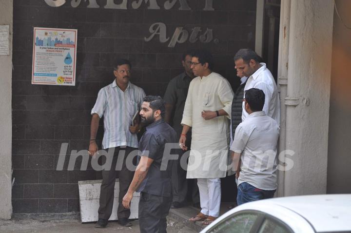 Raj Thackeray Snapped at Salman's Residence (Galaxy Apartments)