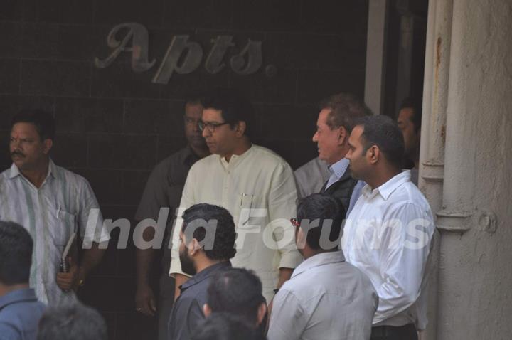 Raj Thackeray meets Salim and Salman Khan at Salman's Residence (Galaxy Apartments)