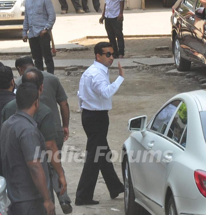 Nitesh Rane Snapped at Salman's Residence (Galaxy Apartments)