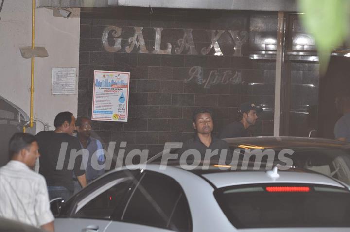 Hrithik Roshan Snapped at Salman's Residence (Galaxy Apartments)