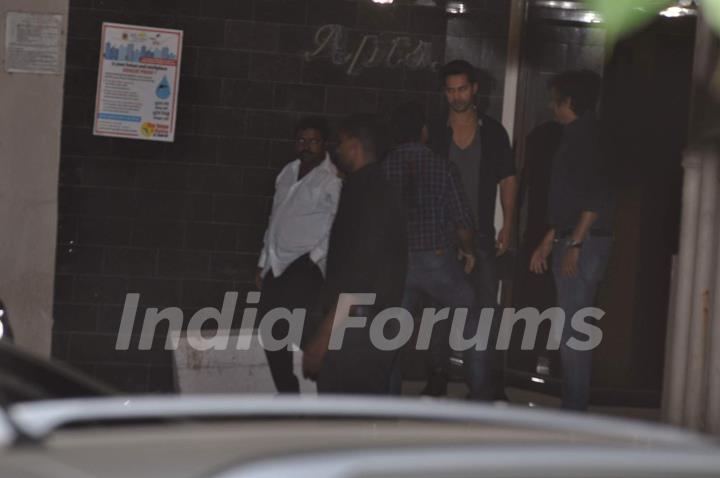 Varun Dhawan Snapped at Salman's Residence (Galaxy Apartments)