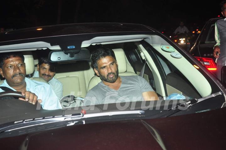 Suniel Shetty Snapped at Salman's Residence (Galaxy Apartments)