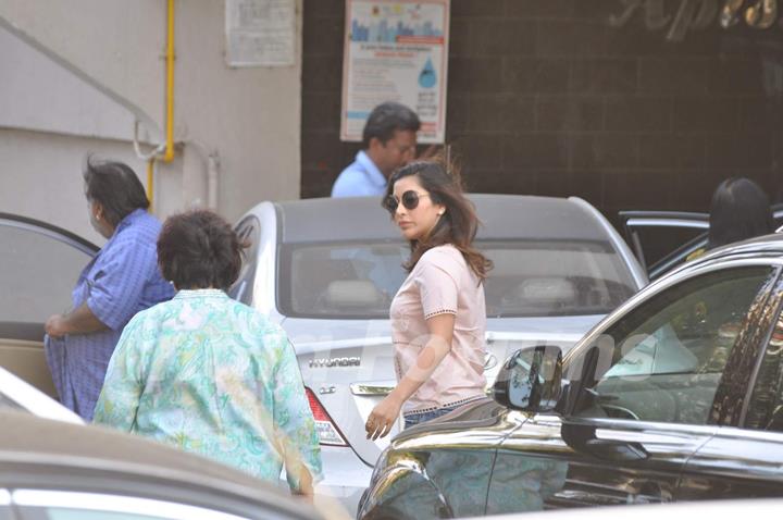 Sophie Choudry Snapped at Salman's Residence (Galaxy Apartments)