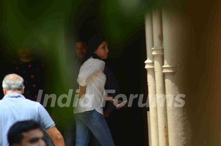 Priya Dutt Snapped at Salman's Residence (Galaxy Apartments)