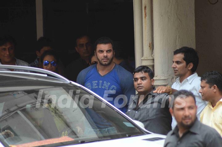 Sohail Khan Snapped at Salman's Residence (Galaxy Apartments)