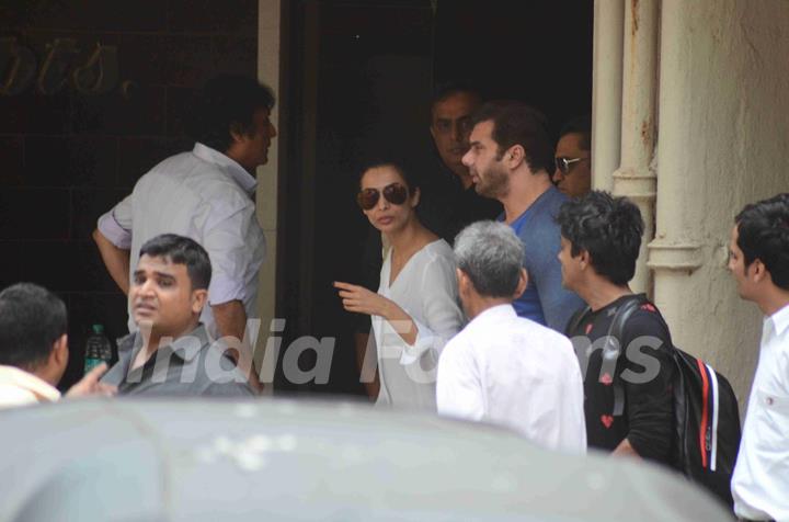 Malaika Arora Khan Snapped at Salman's Residence (Galaxy Apartments)