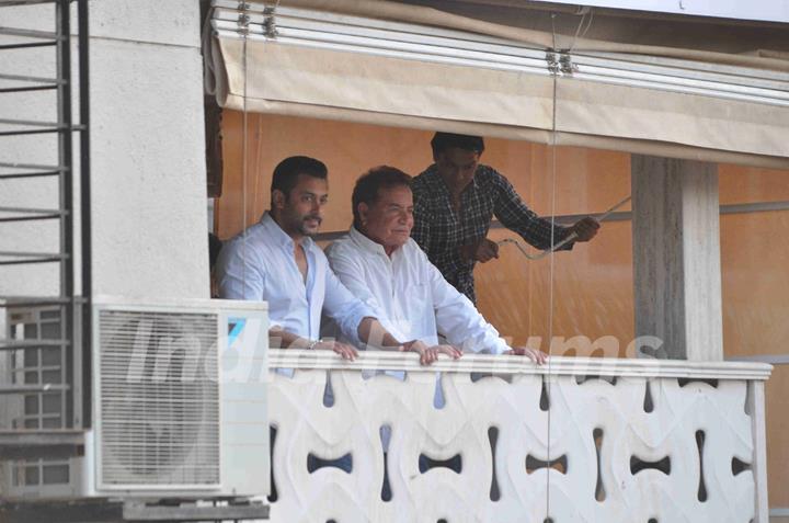 Salman Khan and Salim Khan Greets Fans from Balcony