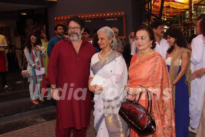 Celebs pose for the media at the Felicitation Ceremony of Shashi Kapoor