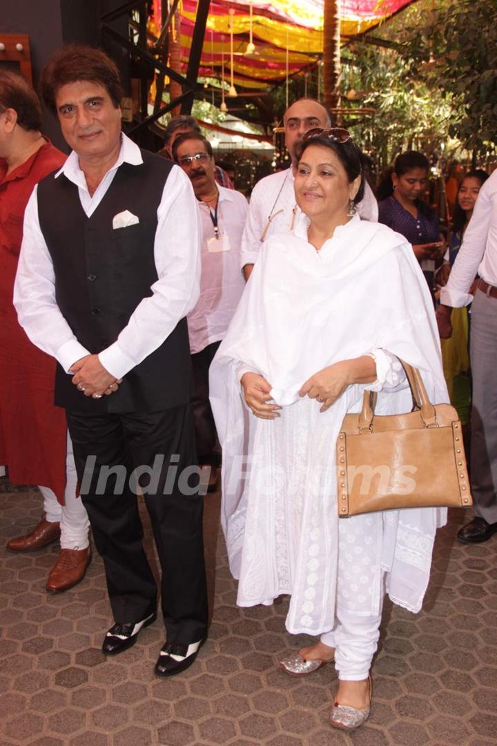 Raj Babbar and Nadira Babbar pose for the media at the Felicitation Ceremony of Shashi Kapoor