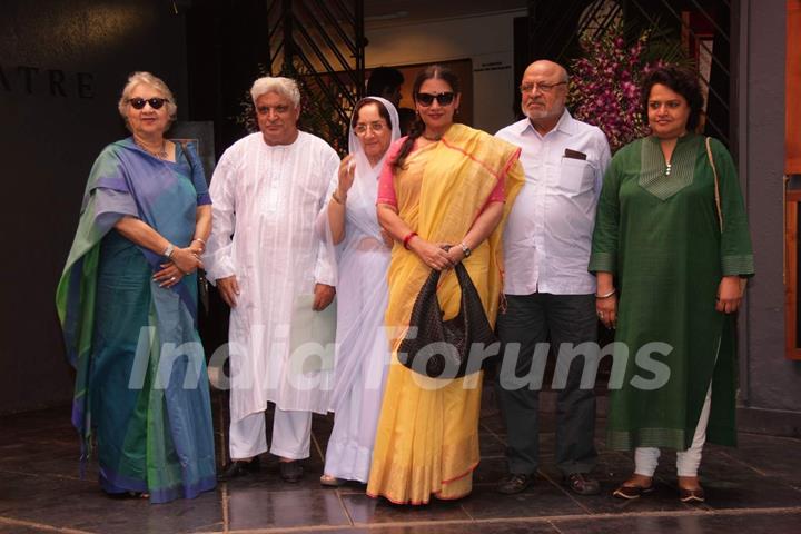 Veteran celebs pose for the media at the Felicitation Ceremony of Shashi Kapoor