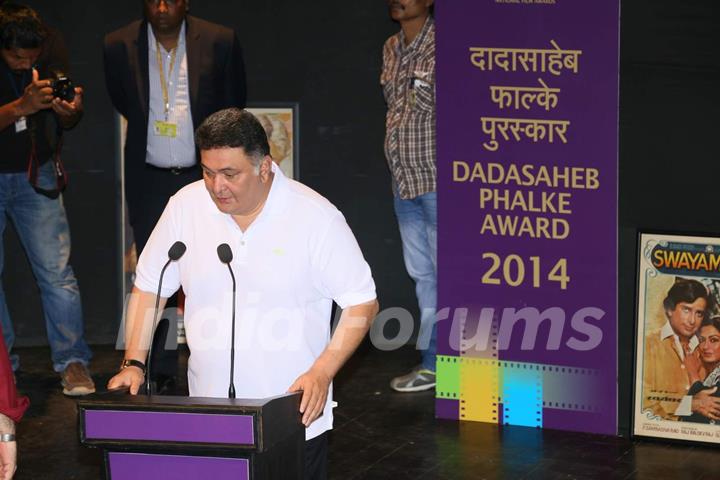 Rishi Kapoor addressing the audience at the Felicitation Ceremony of Shashi Kapoor