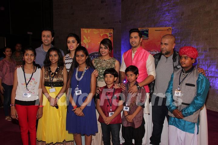 Varun Dhawan and Shraddha Kapoor Poses with Indian Idol Junior Season 2 Judges