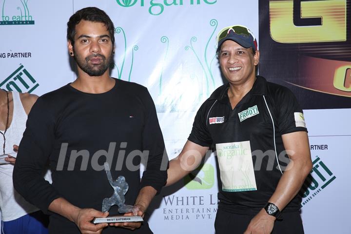 Shabbir Ahluwalia receives a trophy at at Gold Charity Match