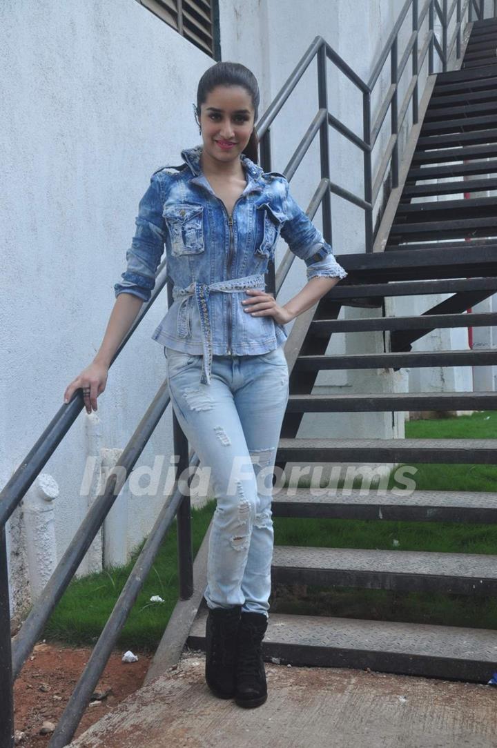 Shraddha Kapoor for Promotions of ABCD 2 on Nach Baliye 7