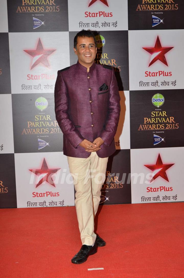 Chetan Bhagat poses for the media at Star Parivaar Awards 2015