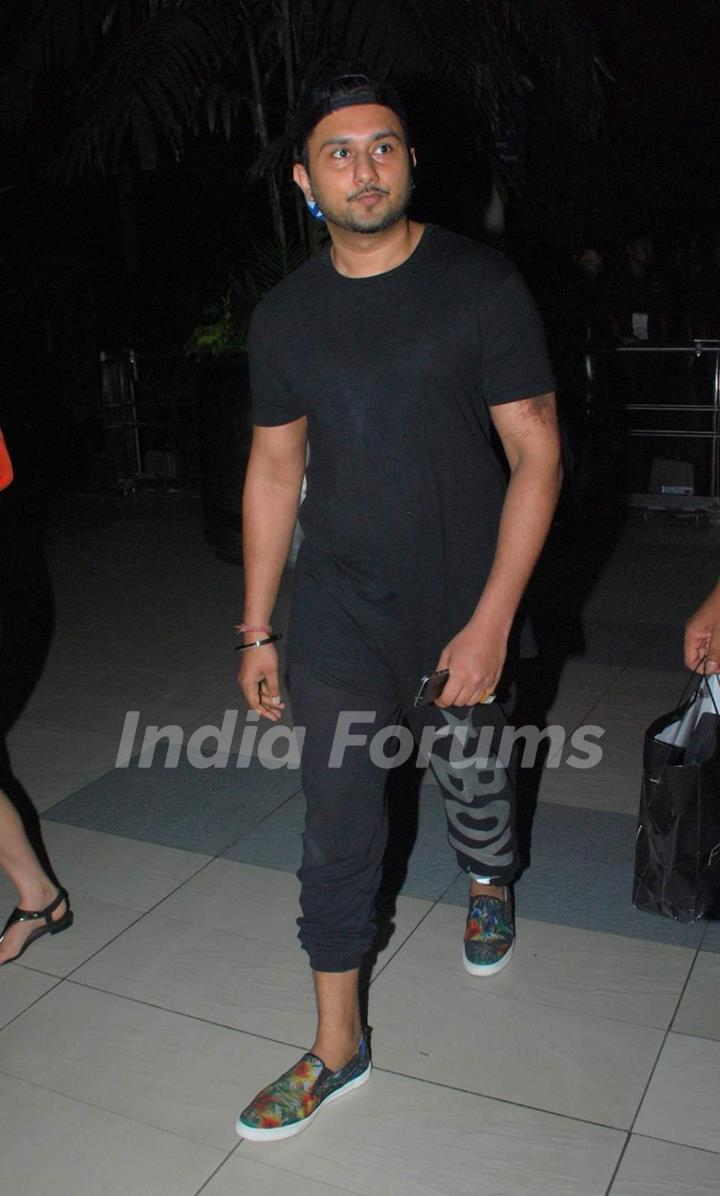 Yo Yo Honey Singh Snapped at Airport