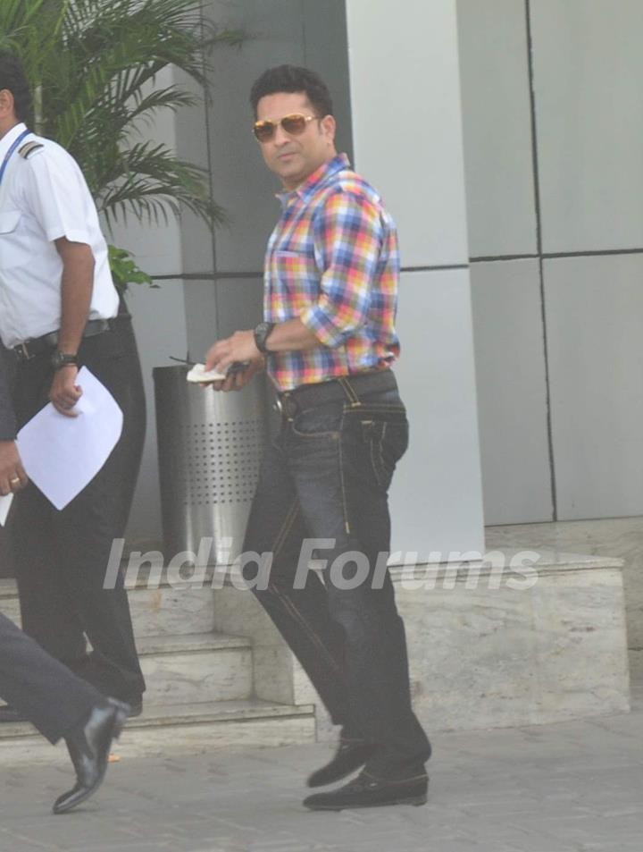 Sachin Tendulkar Snapped at Airport