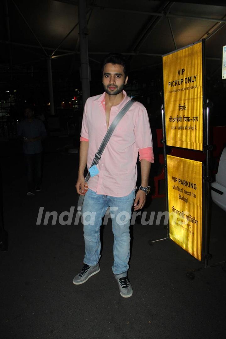 Jackky Bhagnani Snapped at Airport