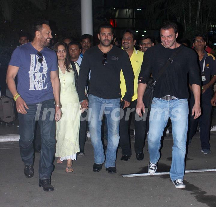 Celebs return from Arpita Khan's reception