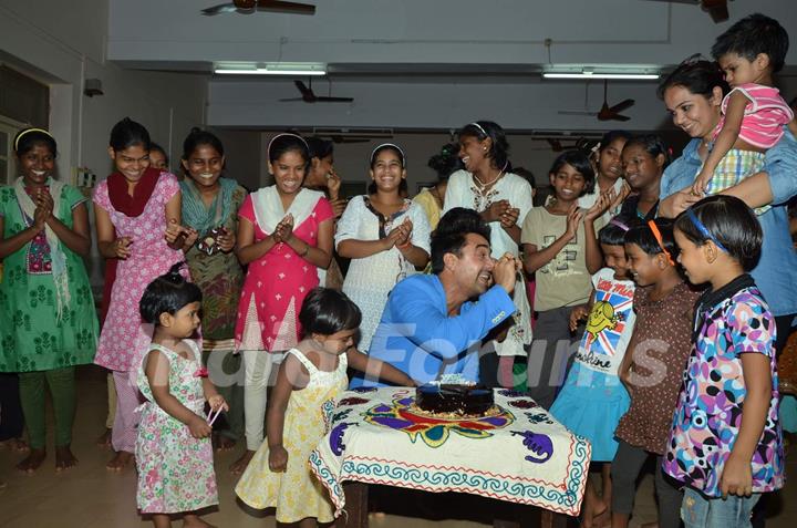 Ajaz Khan Spends Time With Kids