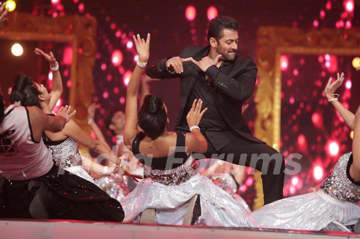 Salman Khan performs at AIBA Awards