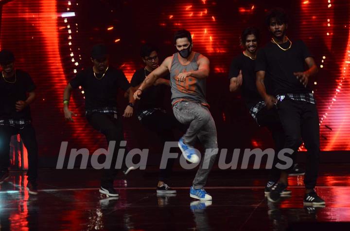 Varun Dhawan Promotes ABCD 2 on India's Got Talent Season 6