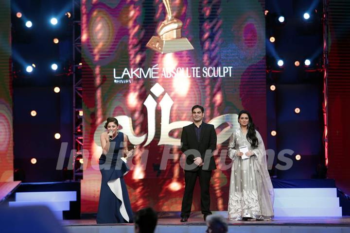 Kanika Kapoor, Arbaaz Khan and Padmini Kolhapure at AIBA Awards